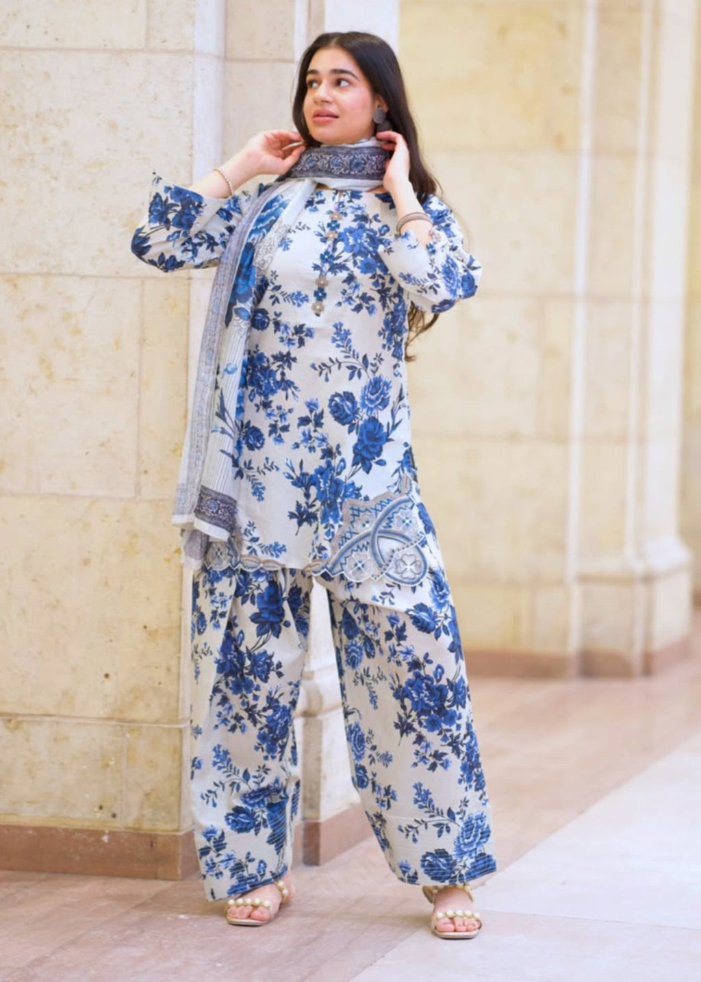 Embroidered Textured Lawn 3-Piece Suit – Ivory, Farshi Shalwar