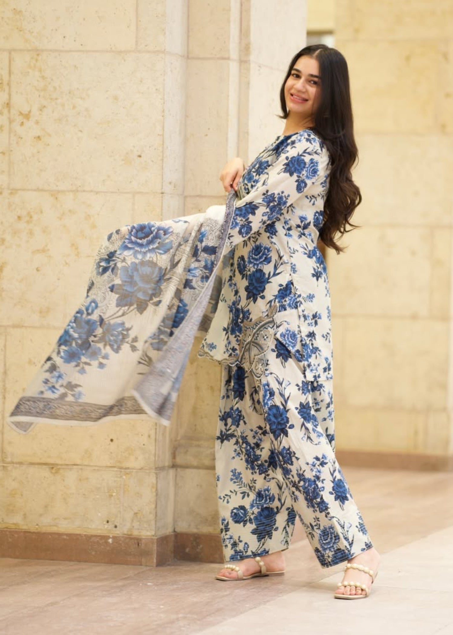 Embroidered Textured Lawn 3-Piece Suit – Ivory, Farshi Shalwar