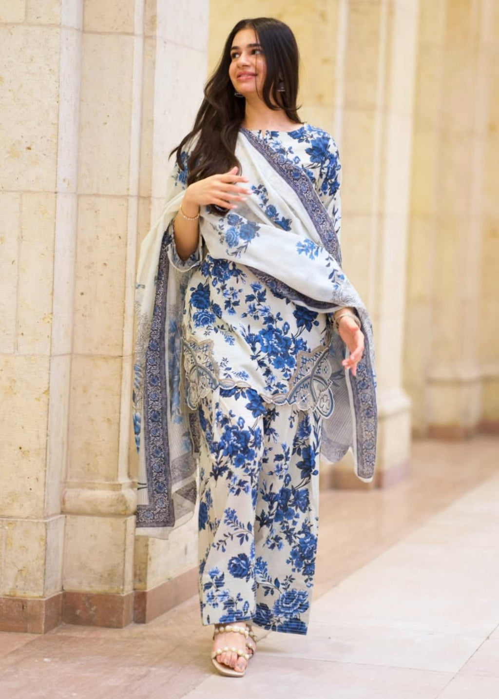 Embroidered Textured Lawn 3-Piece Suit – Ivory, Farshi Shalwar