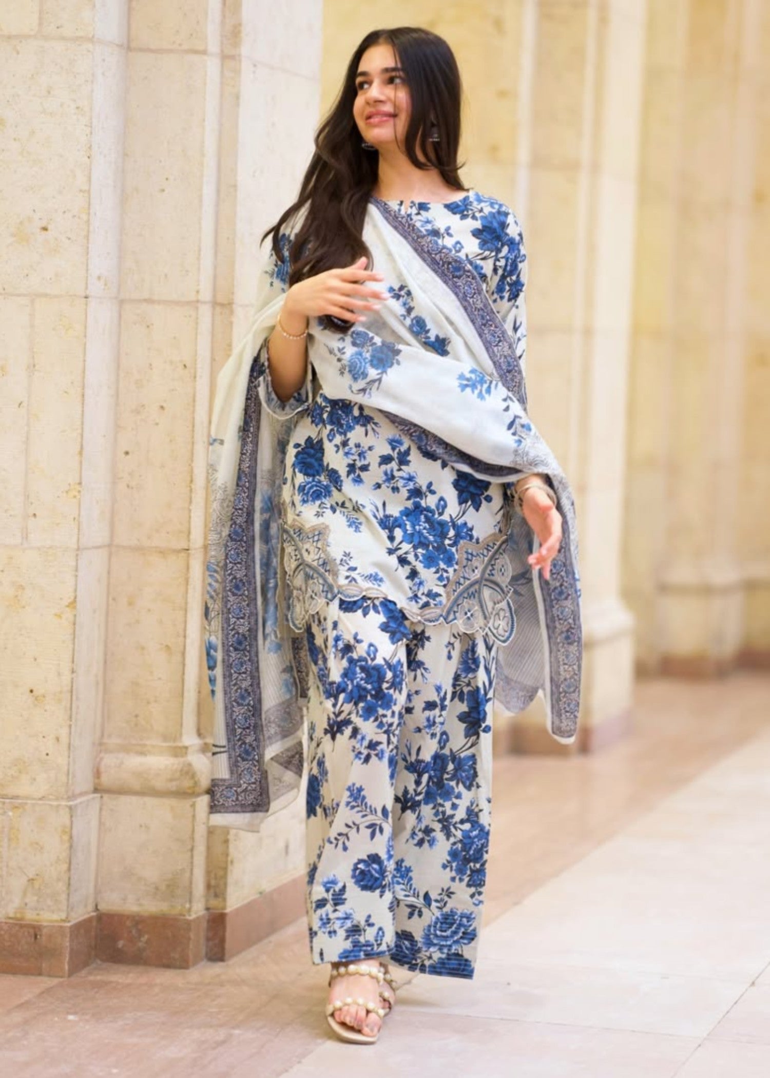 Embroidered Textured Lawn 3-Piece Suit – Ivory, Farshi Shalwar