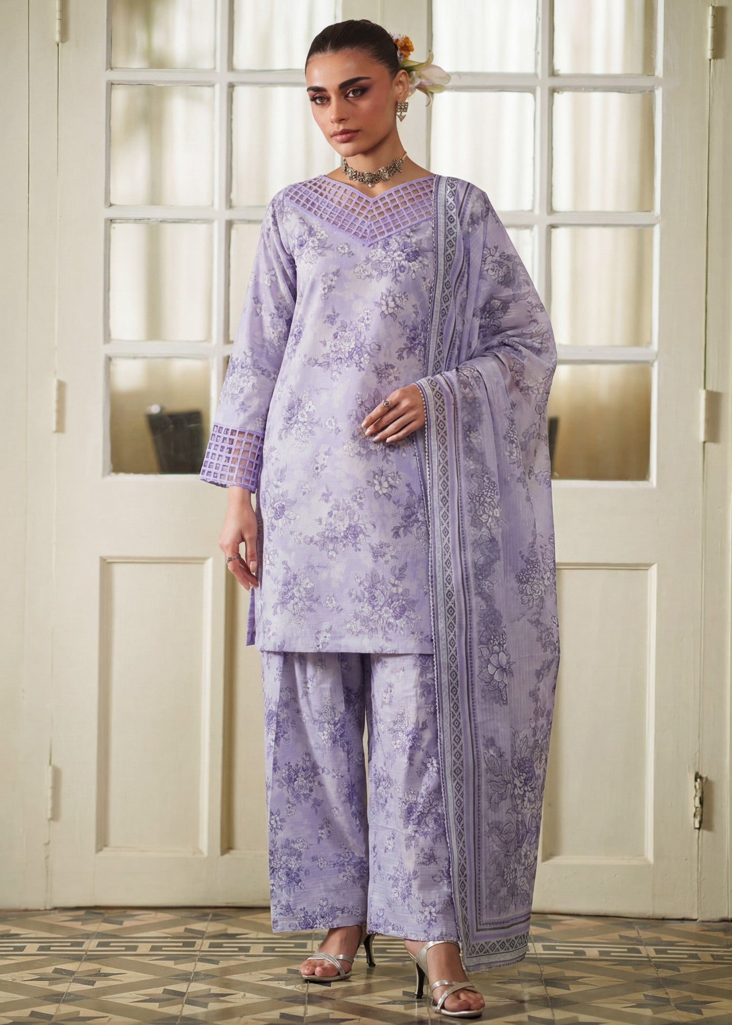 Printed Textured Lawn Farshi Shalwar Suit – Mauve, Voile Dupatta