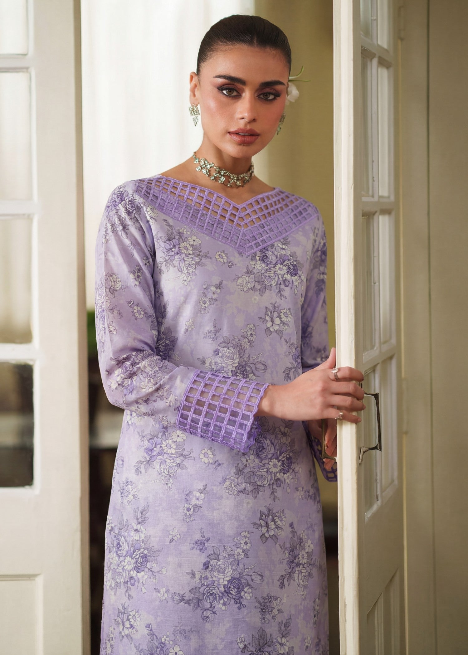 Printed Textured Lawn Farshi Shalwar Suit – Mauve, Voile Dupatta