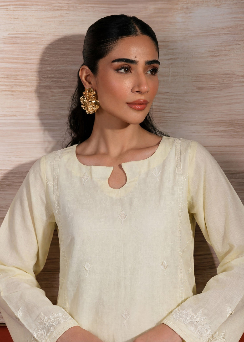 Embroidered Textured Lawn Flapper Suit – Off-White, Voile Dupatta