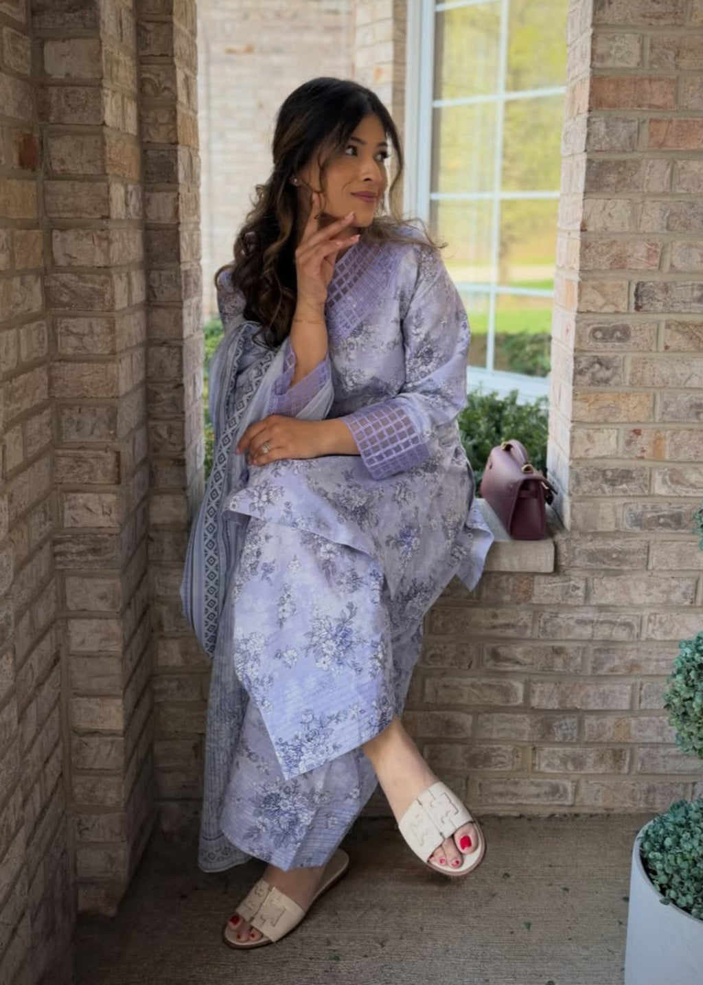 Printed Textured Lawn Farshi Shalwar Suit – Mauve, Voile Dupatta