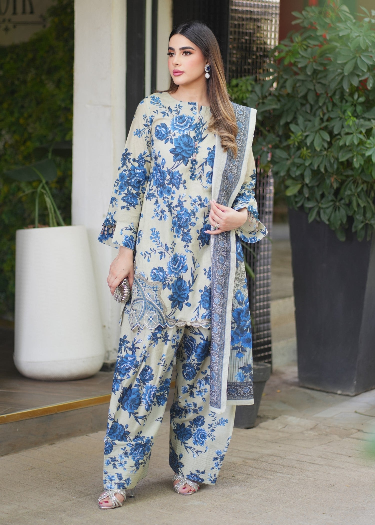 Embroidered Textured Lawn 3-Piece Suit – Ivory, Farshi Shalwar