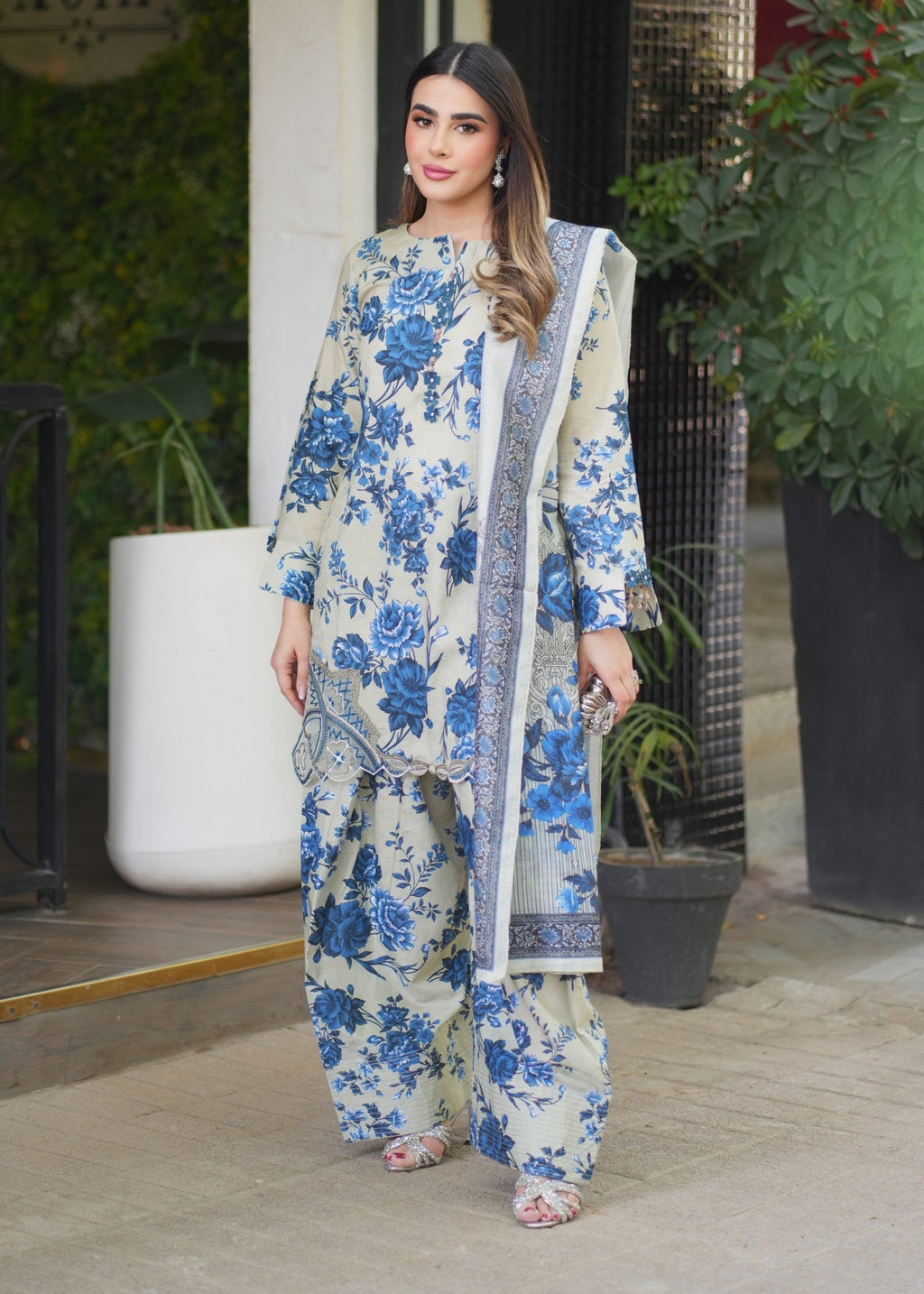 Embroidered Textured Lawn 3-Piece Suit – Ivory, Farshi Shalwar