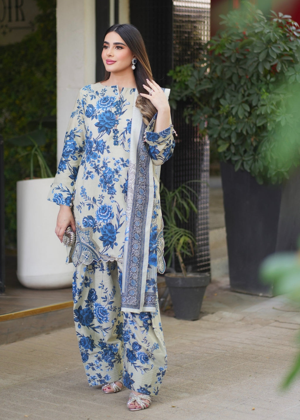 Embroidered Textured Lawn 3-Piece Suit – Ivory, Farshi Shalwar