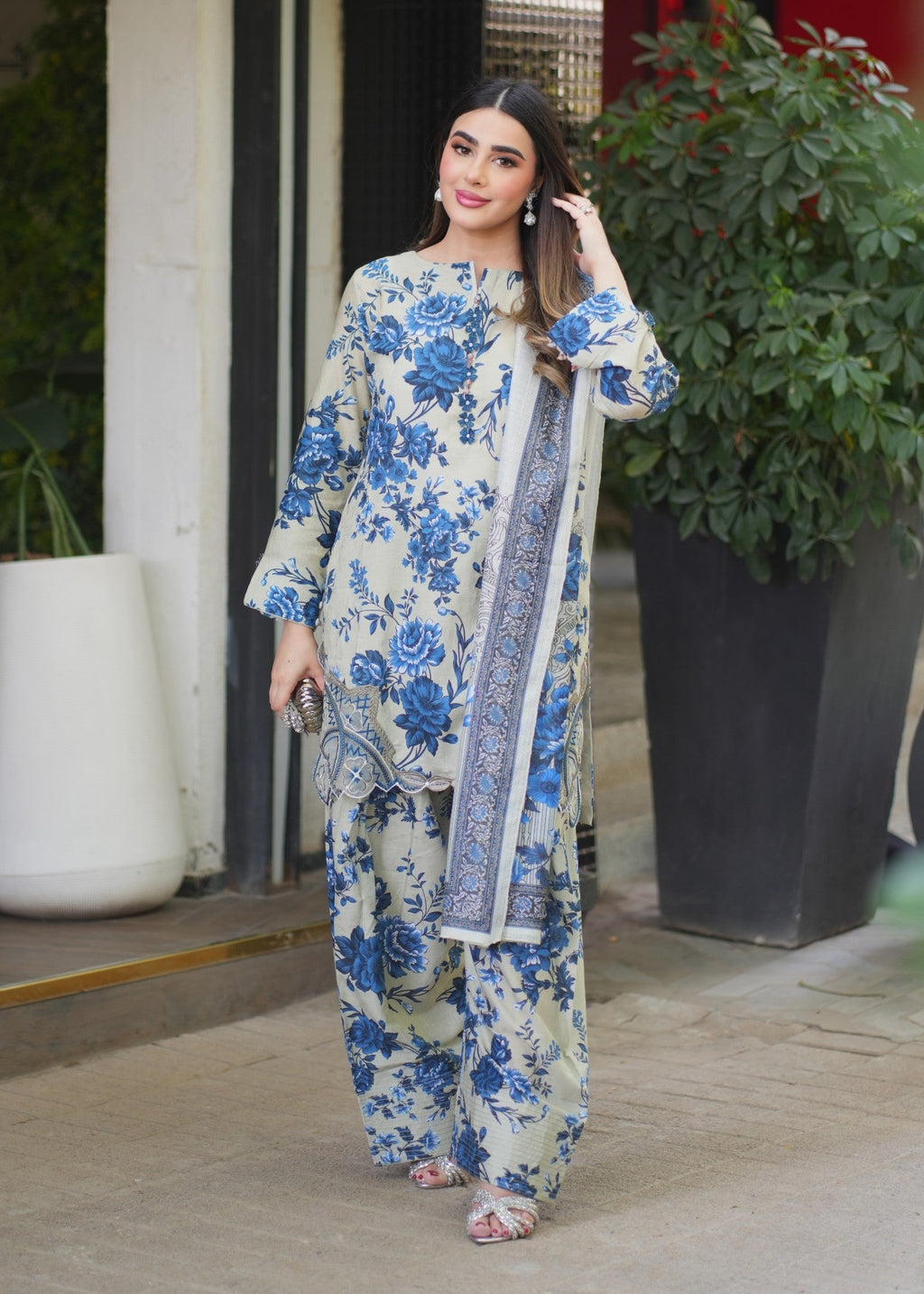 Embroidered Textured Lawn 3-Piece Suit – Ivory, Farshi Shalwar