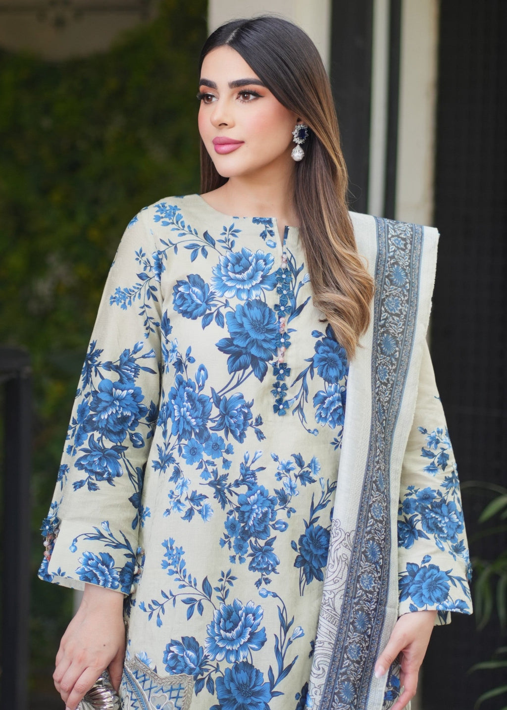 Embroidered Textured Lawn 3-Piece Suit – Ivory, Farshi Shalwar