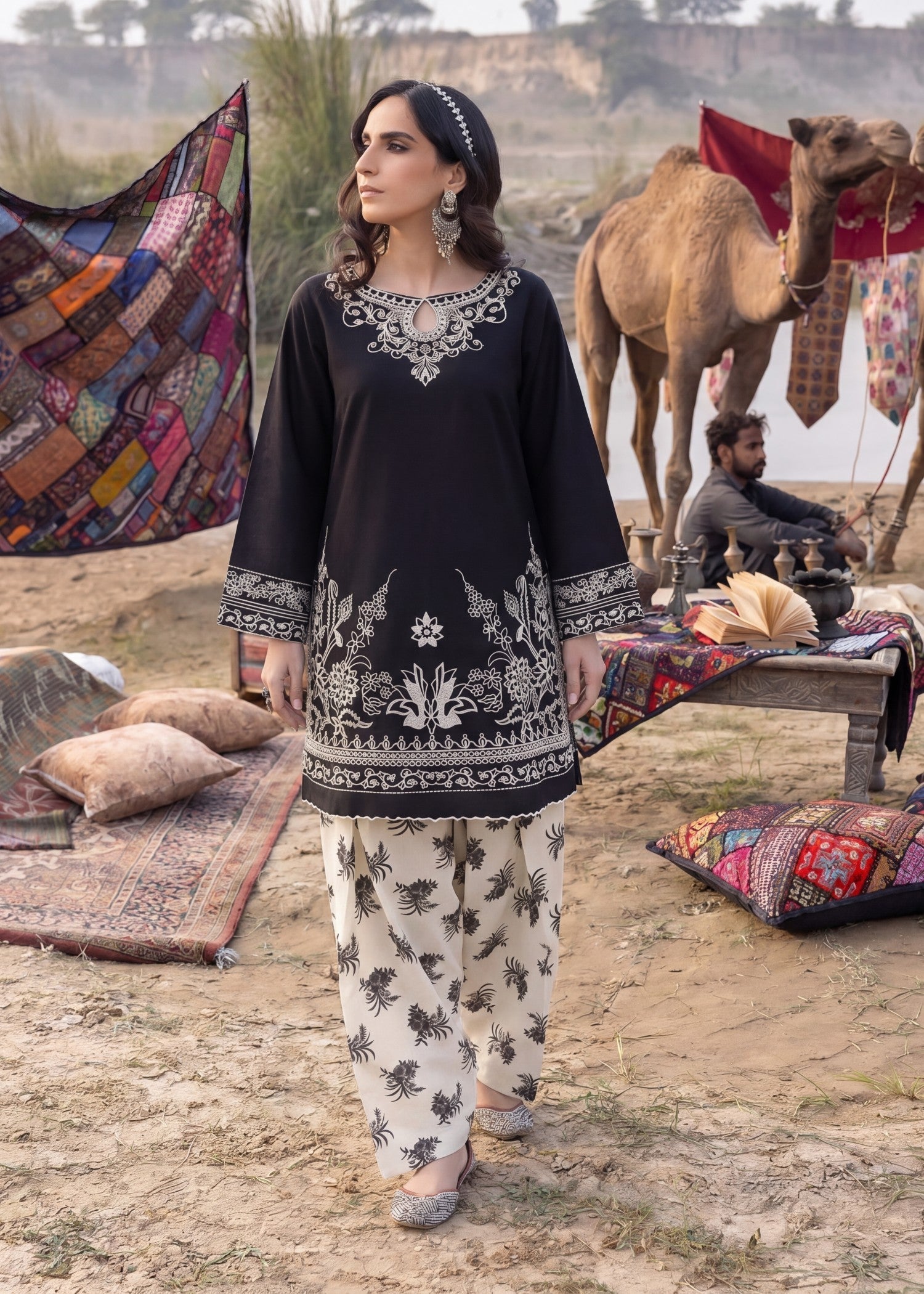 Embroidered Lawn 2-Piece Suit – Black, Summer Wear