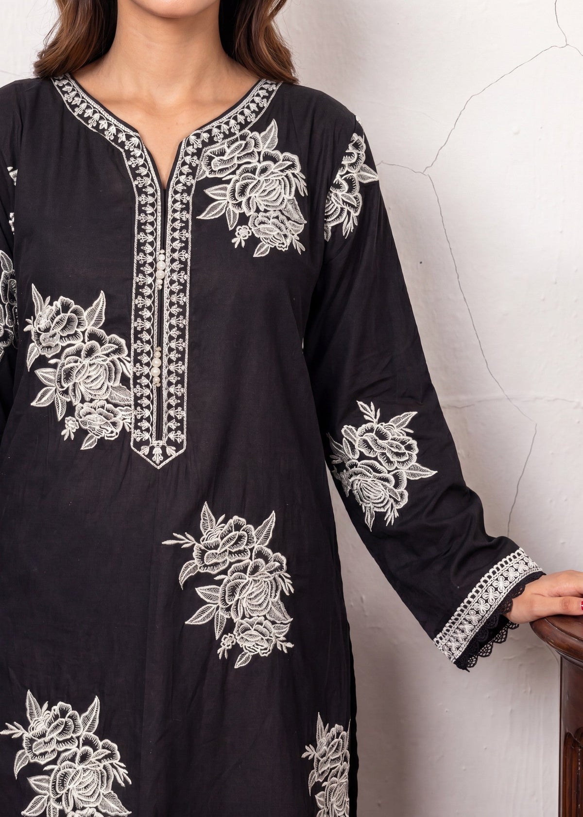 Embroidered Lawn 2-Piece Suit – Black, Summer Wear