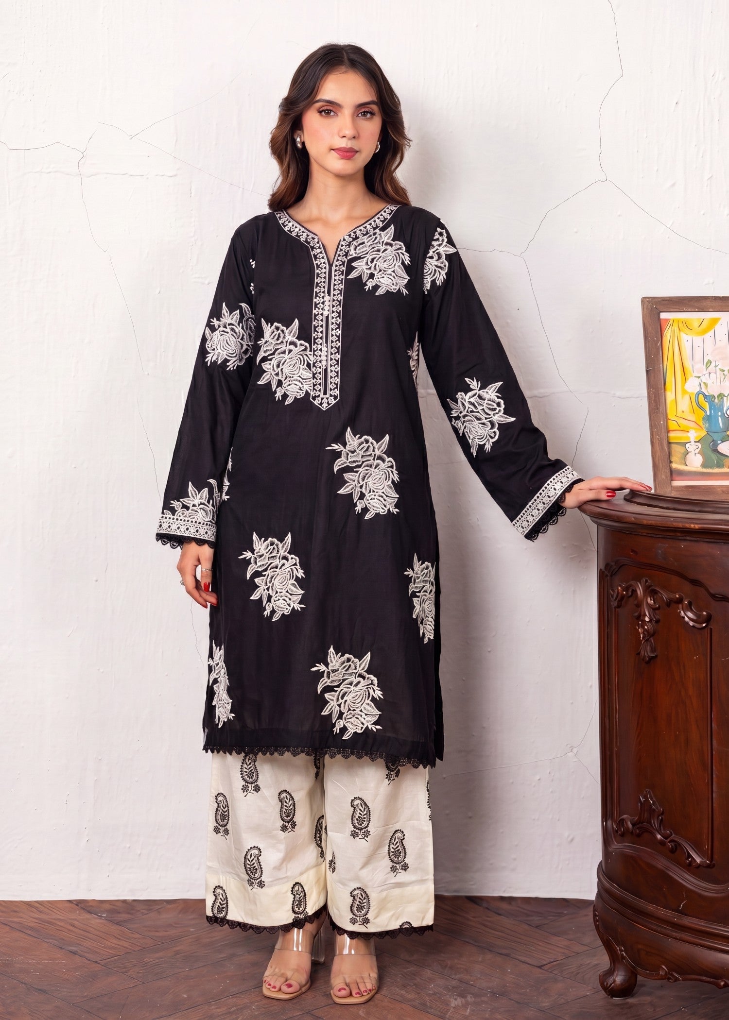 Embroidered Lawn 2-Piece Suit – Black, Summer Wear