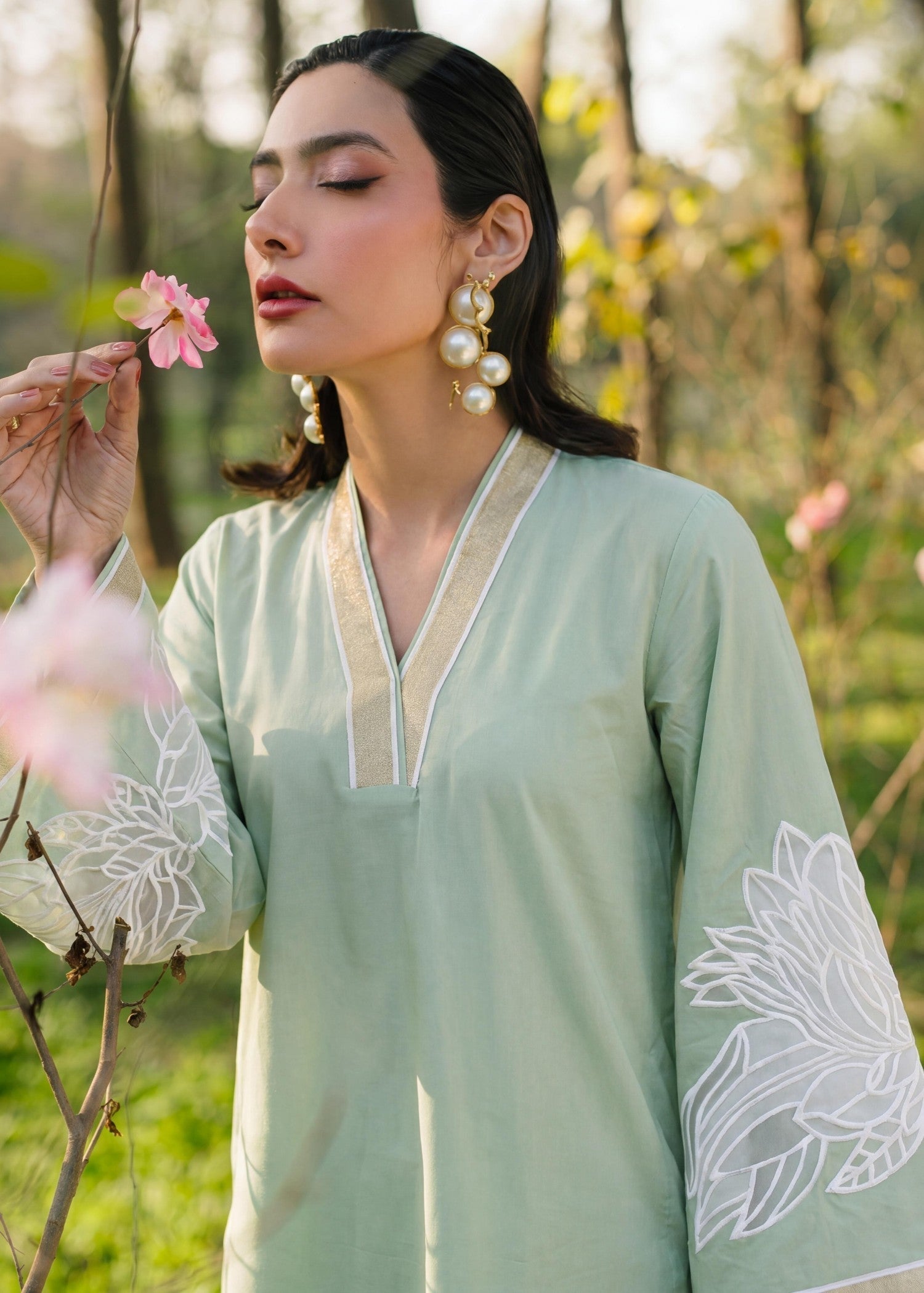 Embroidered V-Neck Lawn 2-Piece Suit – Green, Summer Wear