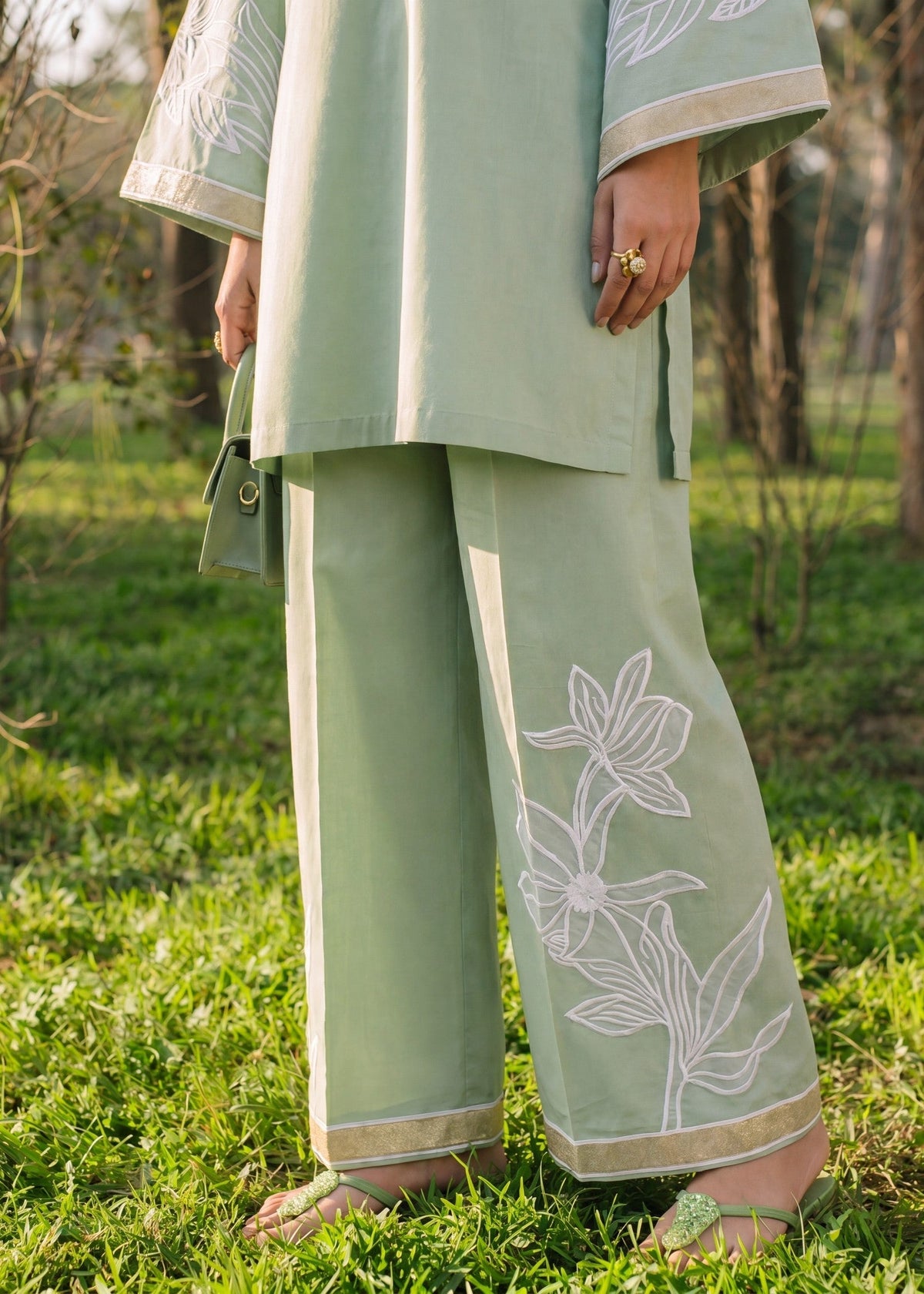Embroidered V-Neck Lawn 2-Piece Suit – Green, Summer Wear