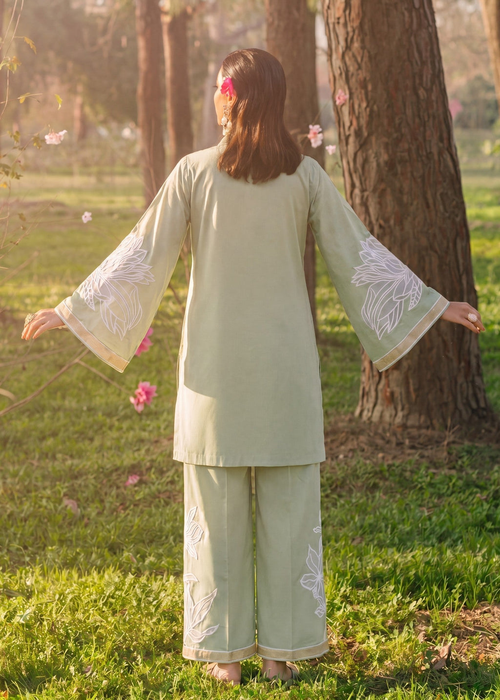 Embroidered V-Neck Lawn 2-Piece Suit – Green, Summer Wear