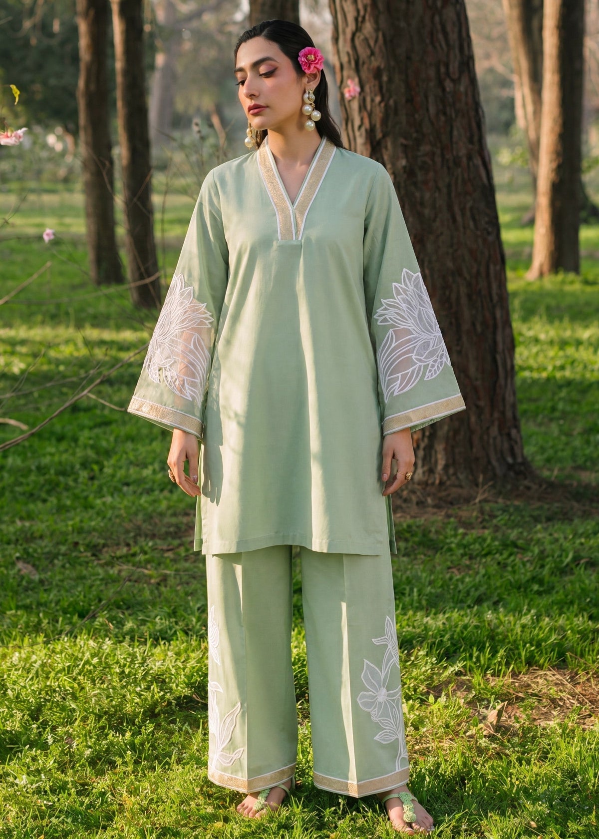Embroidered V-Neck Lawn 2-Piece Suit – Green, Summer Wear