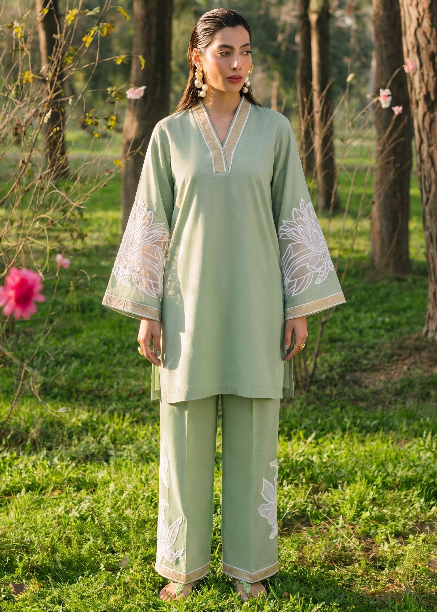 Embroidered V-Neck Lawn 2-Piece Suit – Green, Summer Wear