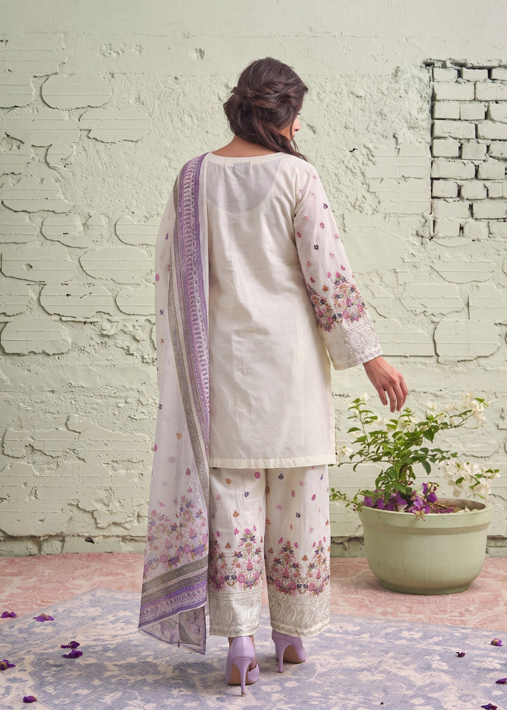 Embroidered Lawn 3-Piece Suit – Off-White, Voile Dupatta
