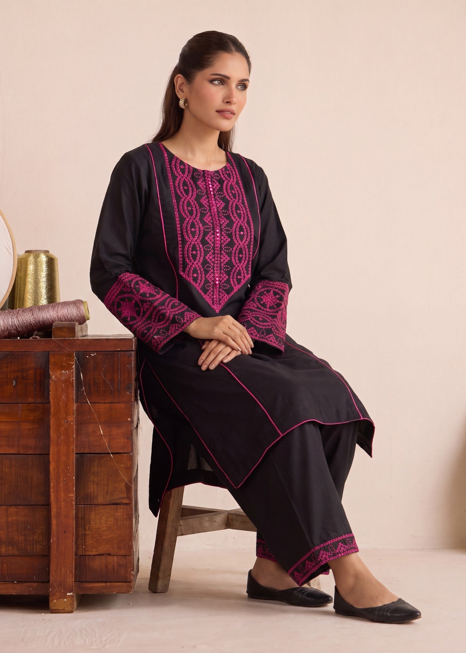 Embroidered Lawn 2-Piece Suit – Black, Summer Wear