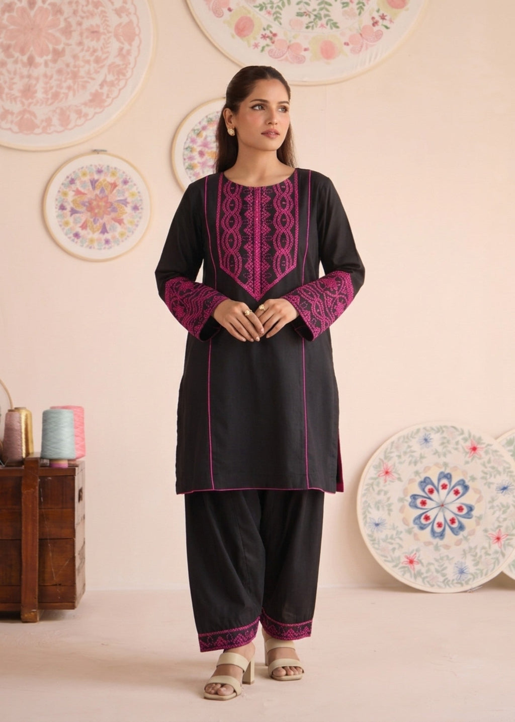 Embroidered Lawn 2-Piece Suit – Black, Summer Wear
