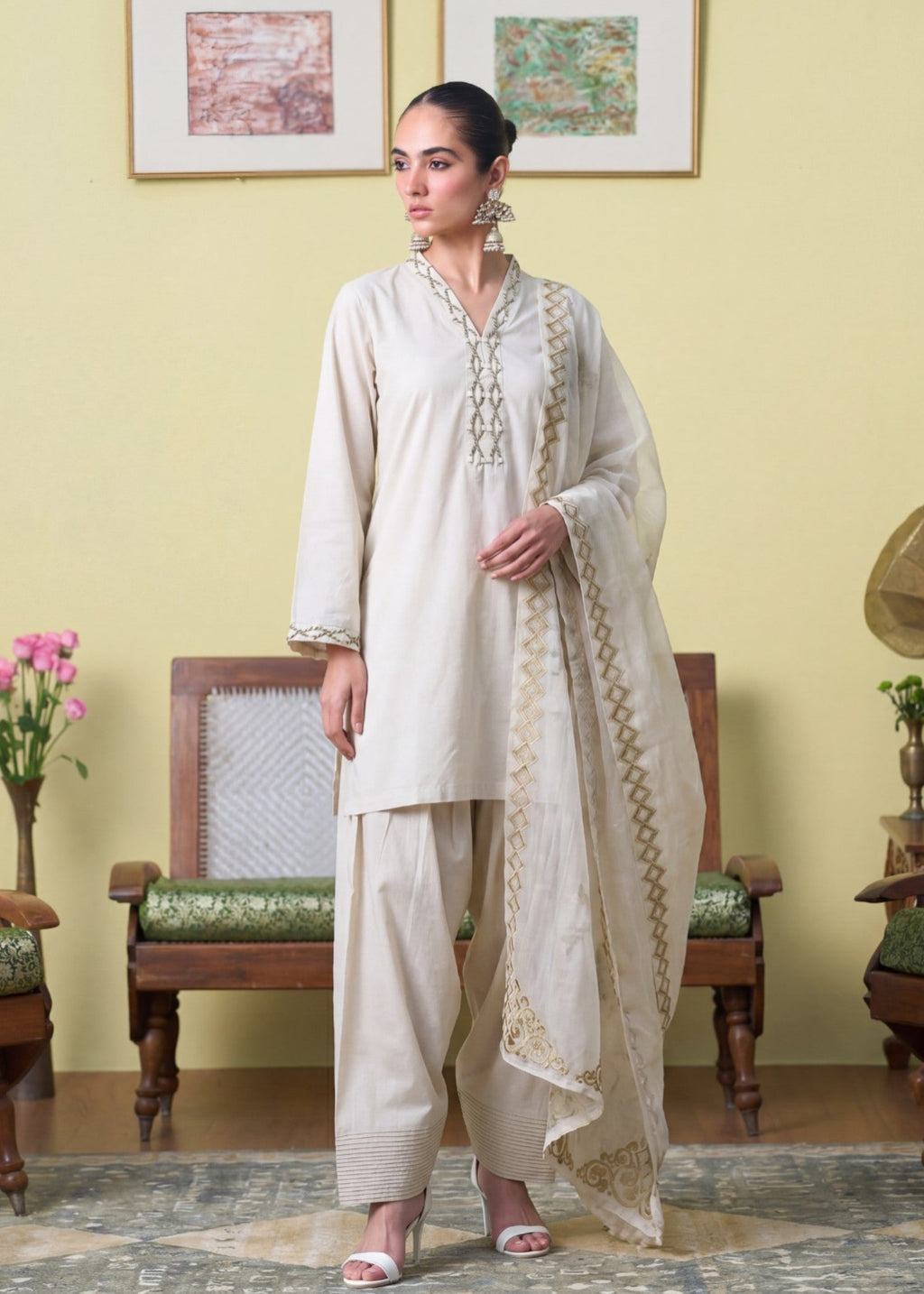Lace Lawn 3-Piece Suit – Ivory, Voile Dupatta