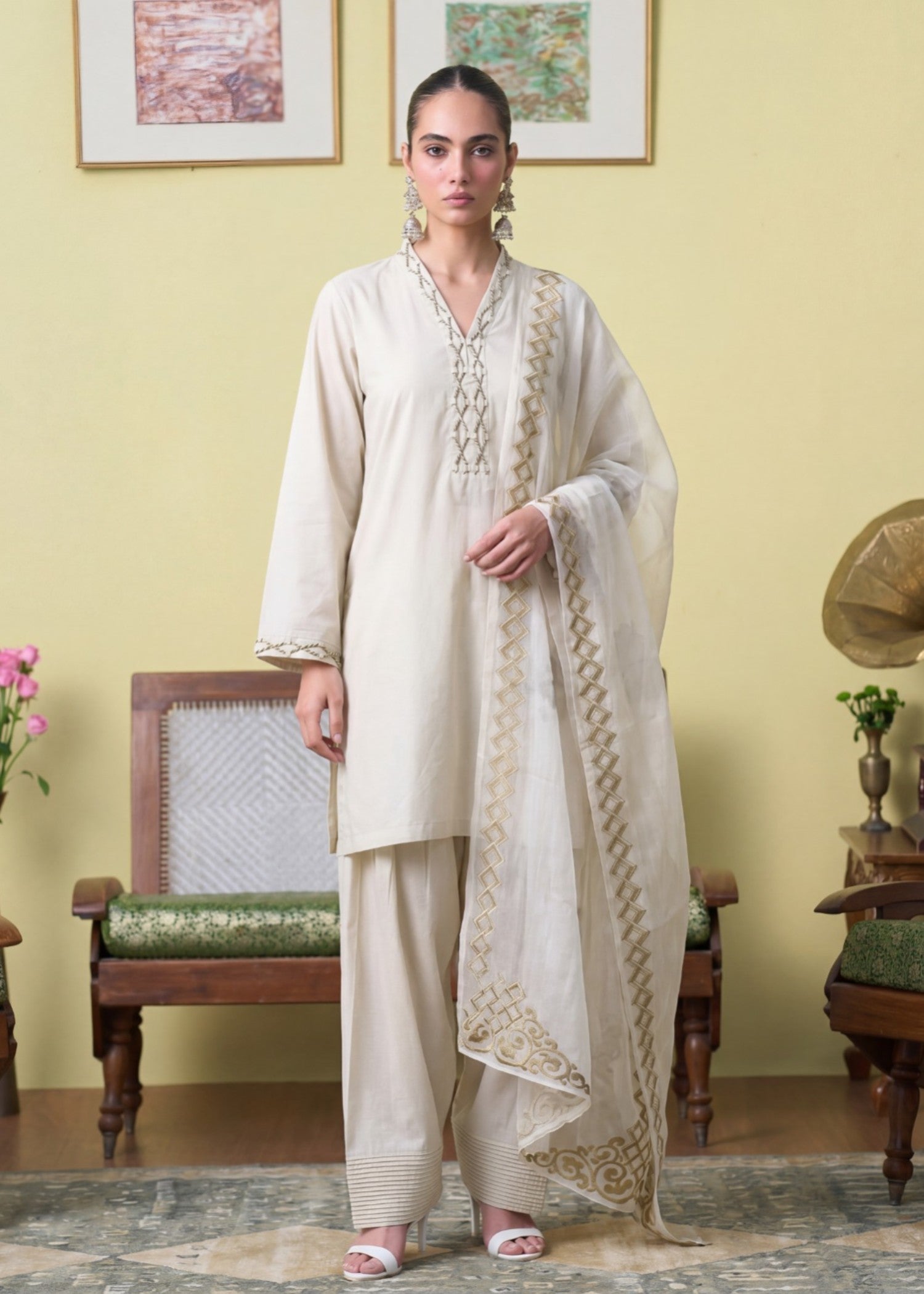 Lace Lawn 3-Piece Suit – Ivory, Voile Dupatta