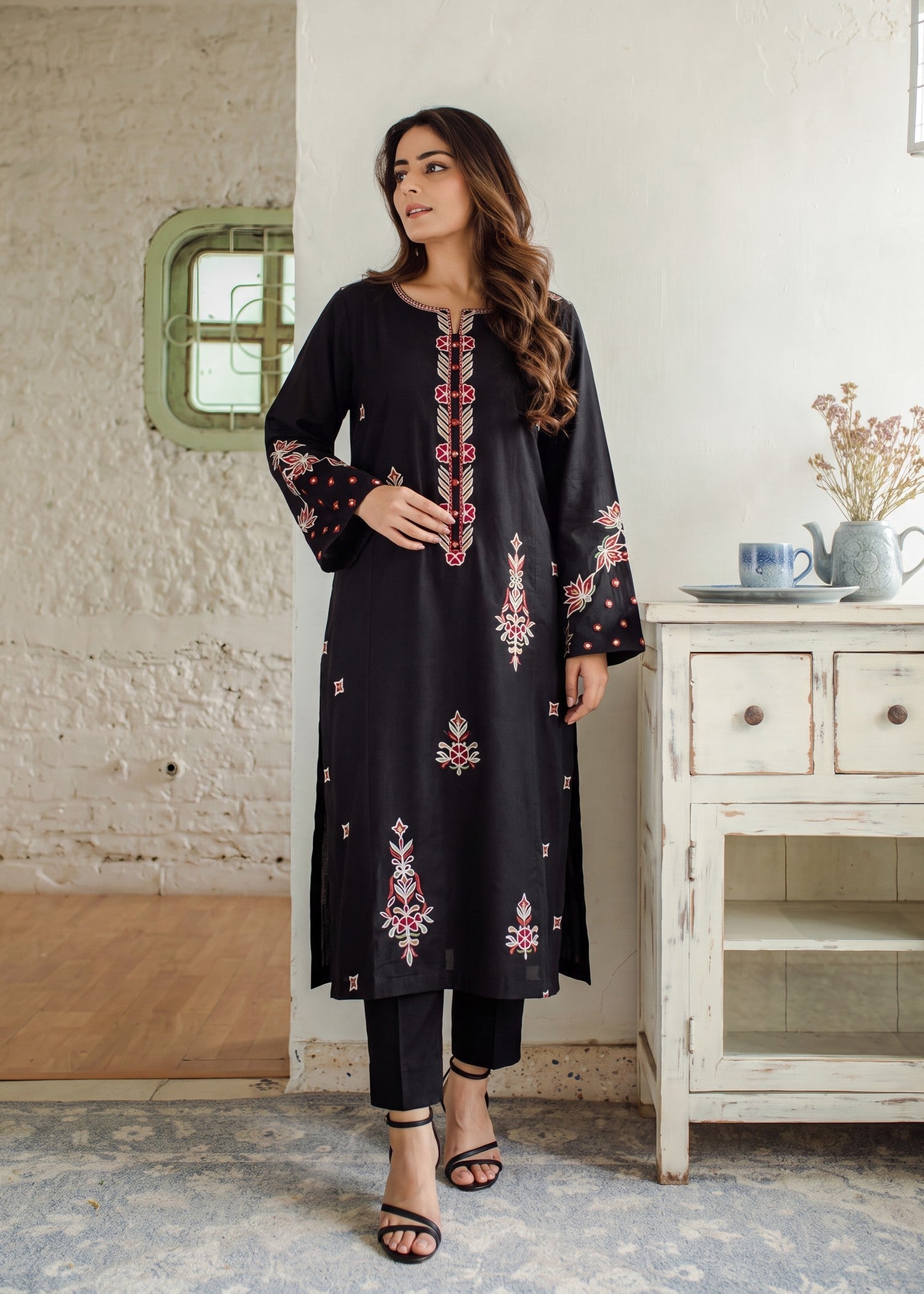 Embroidered Lawn 2-Piece Suit – Black, Summer Wear