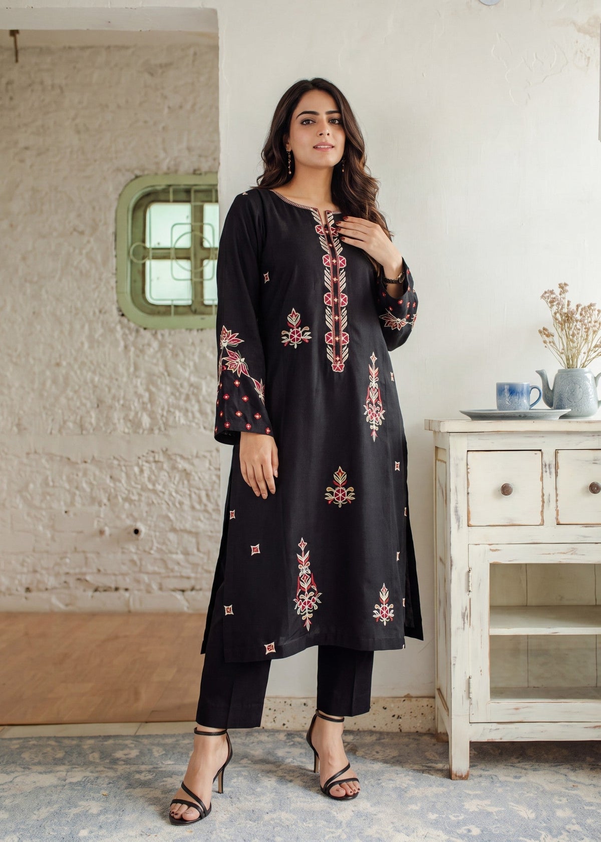 Embroidered Lawn 2-Piece Suit – Black, Summer Wear