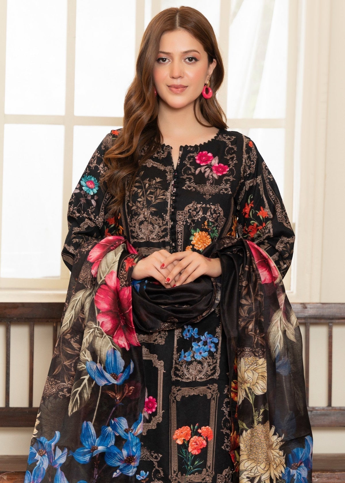 Printed Textured Lawn Straight Kurta 3-Piece Suit – Black, Summer Wear