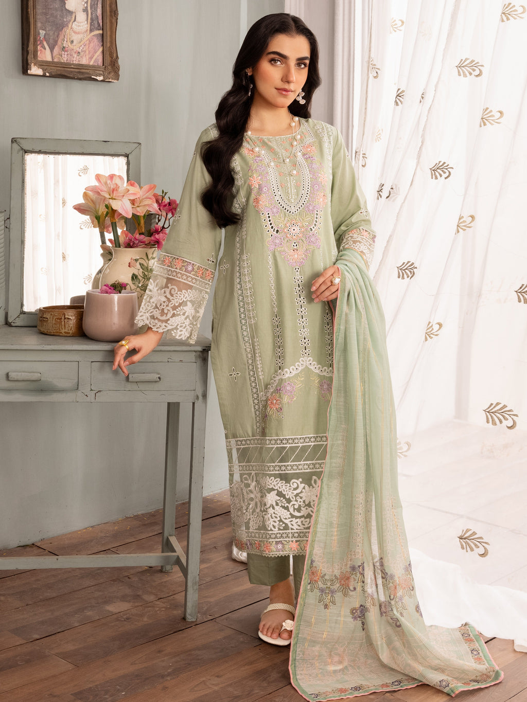 Embroidered Long Kurta Lawn 3-Piece Suit – Green, Linen Dupatta