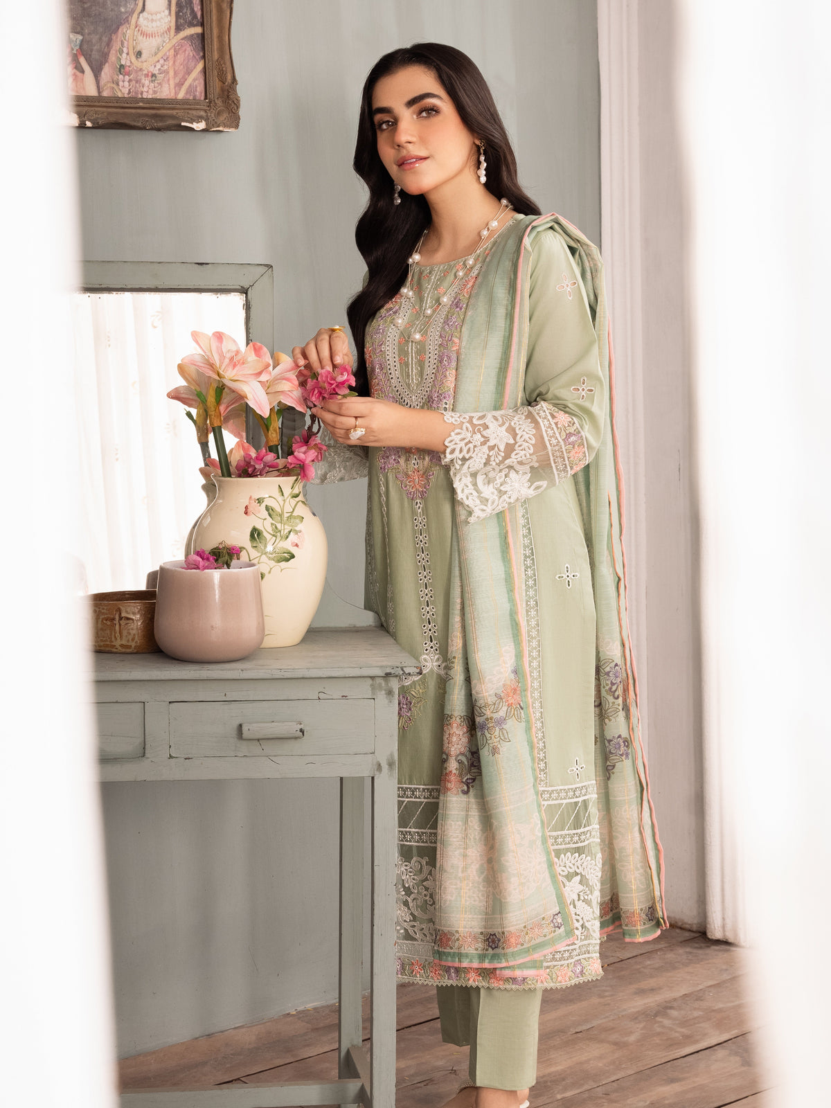 Embroidered Long Kurta Lawn 3-Piece Suit – Green, Linen Dupatta