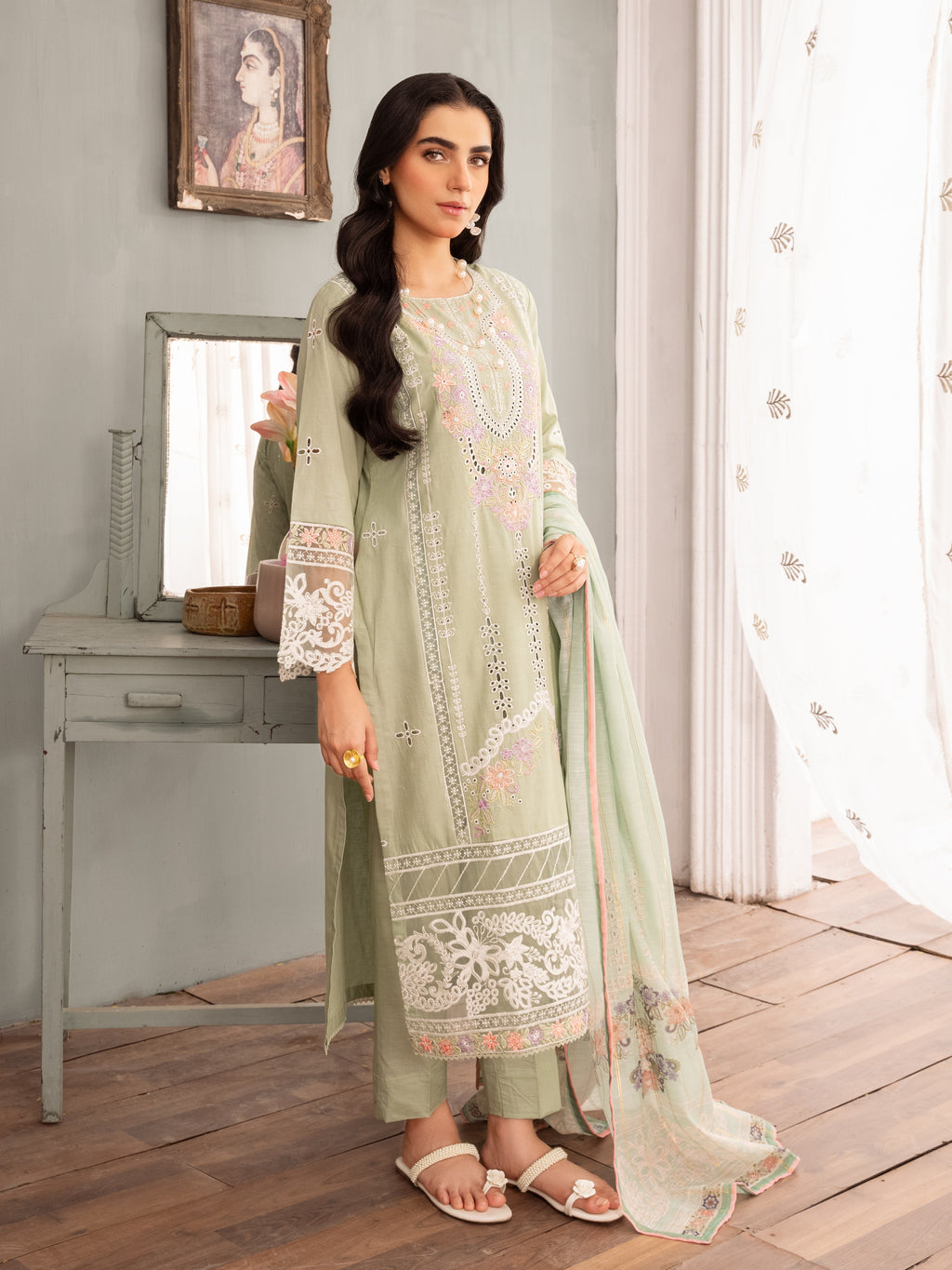 Embroidered Long Kurta Lawn 3-Piece Suit – Green, Linen Dupatta