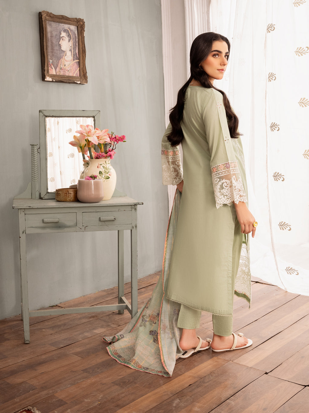 Embroidered Long Kurta Lawn 3-Piece Suit – Green, Linen Dupatta