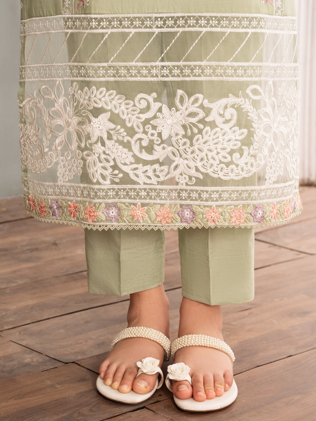 Embroidered Long Kurta Lawn 3-Piece Suit – Green, Linen Dupatta