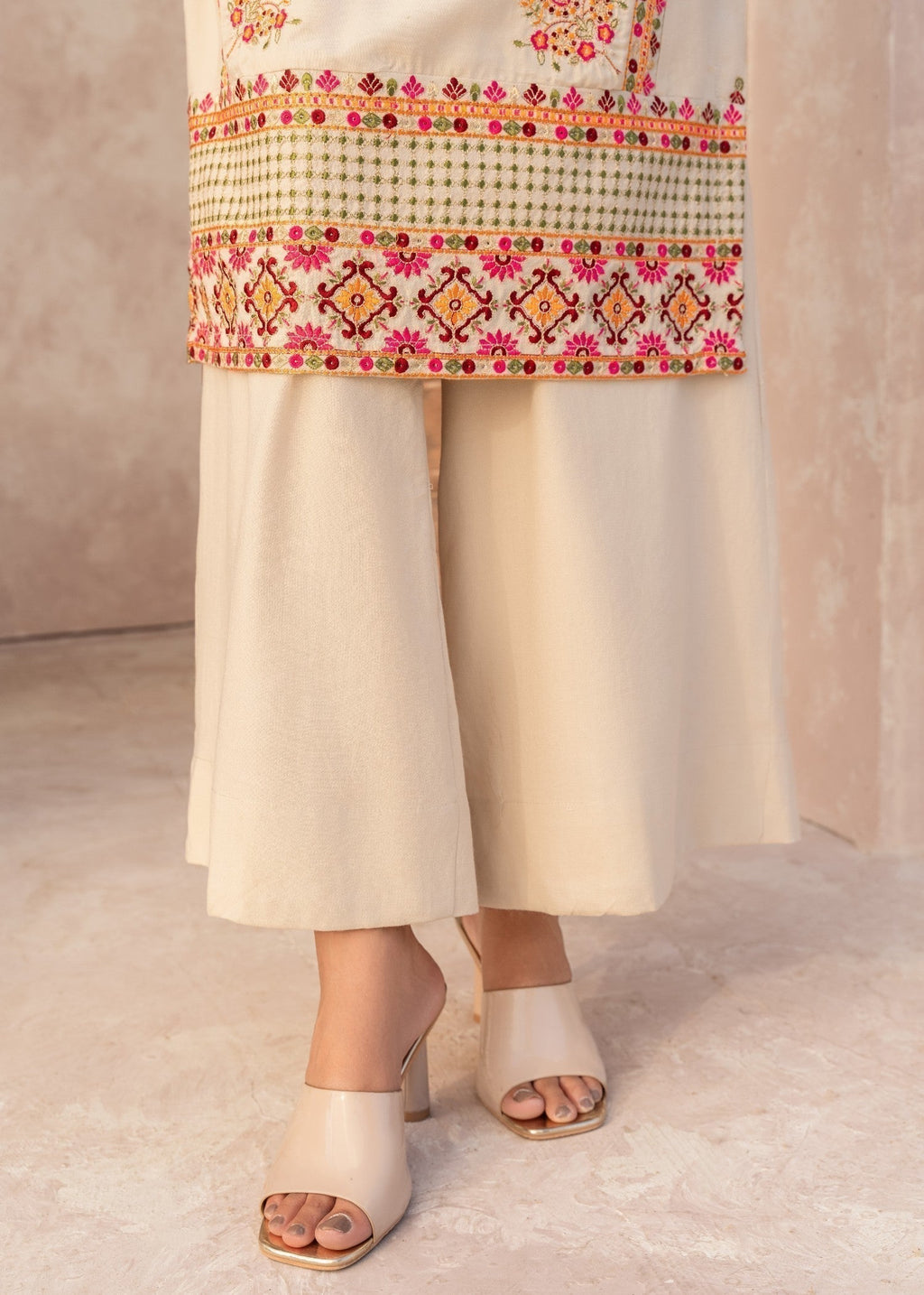 Embroidered Lawn Straight Kurta 2-Piece Suit – Off-White, Summer Wear
