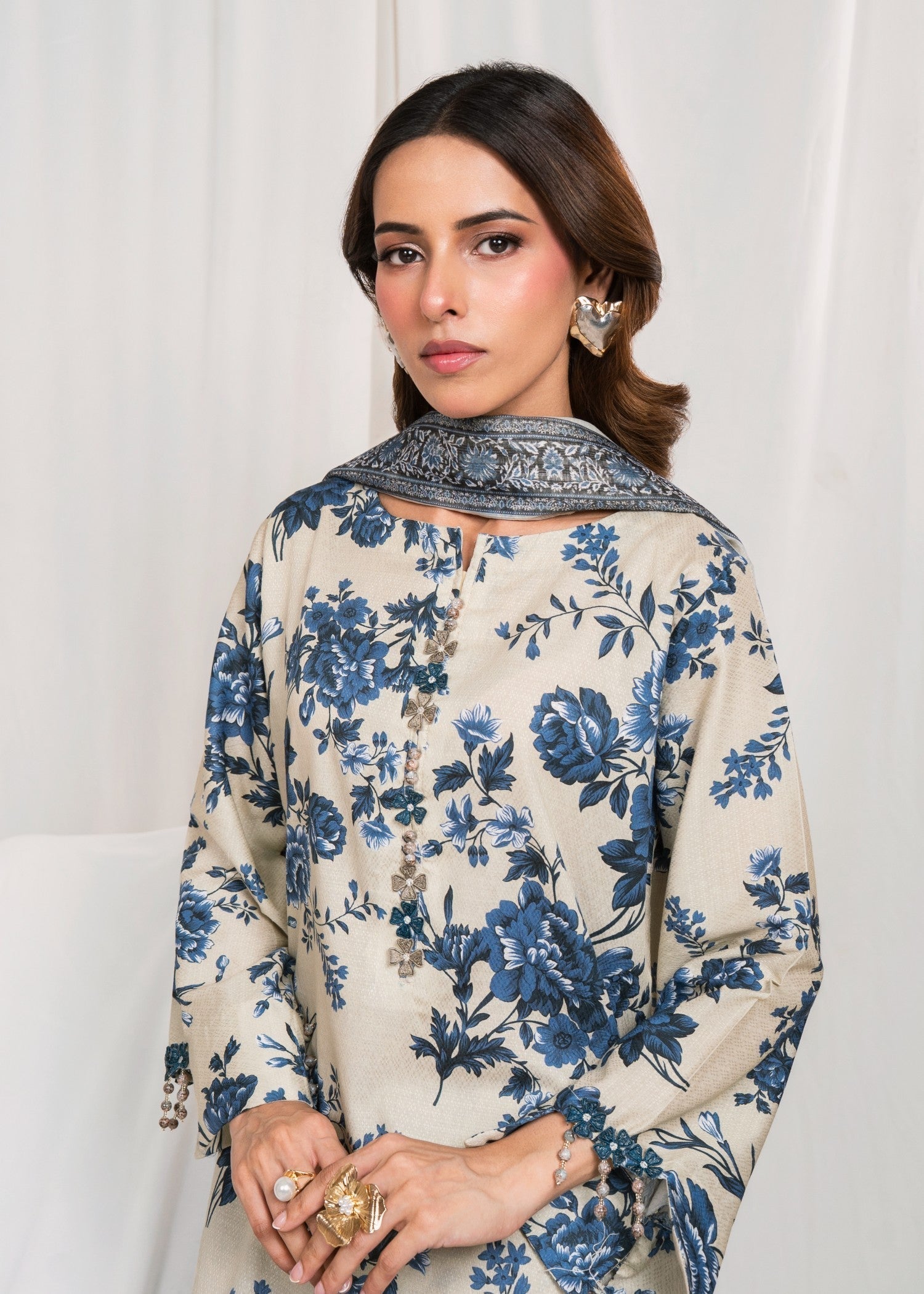 Embroidered Textured Lawn 3-Piece Suit – Ivory, Farshi Shalwar