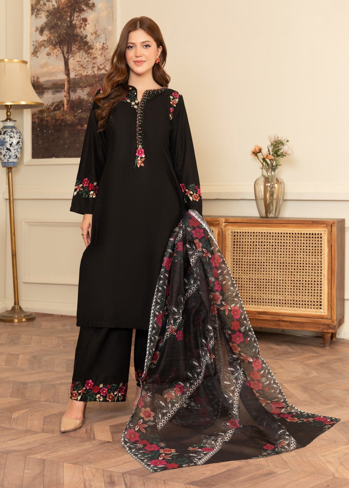 Embroidered Lawn Culottes Suit – Black, Manaar Dupatta