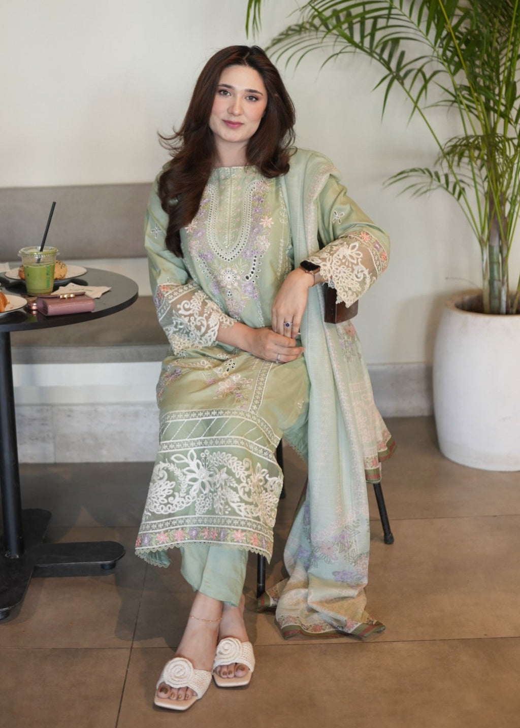 Embroidered Long Kurta Lawn 3-Piece Suit – Green, Linen Dupatta