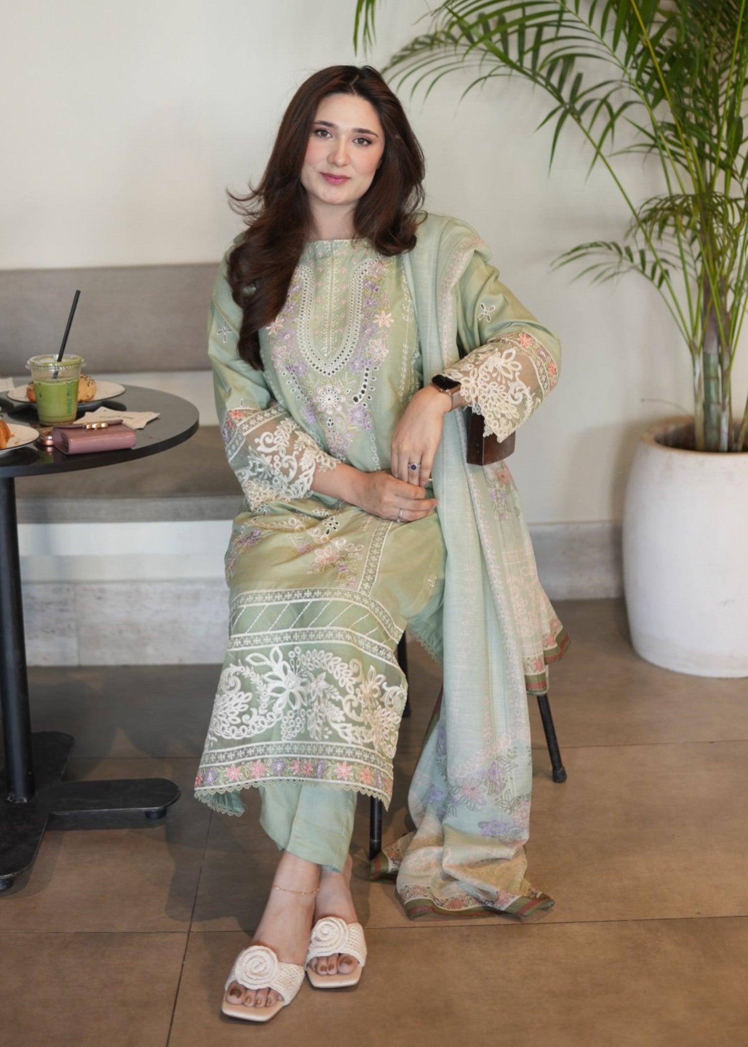 Embroidered Long Kurta Lawn 3-Piece Suit – Green, Linen Dupatta