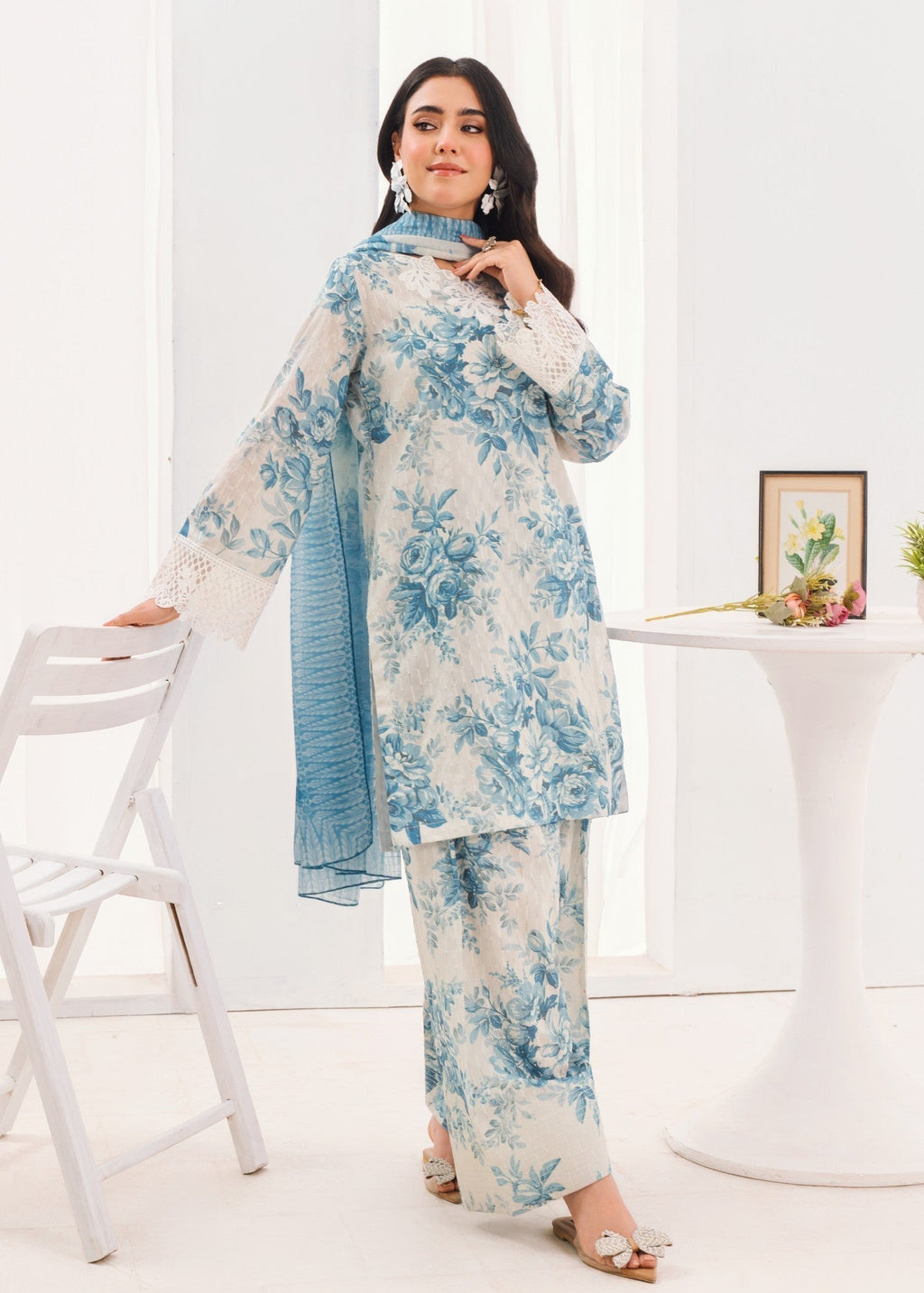 Embroidered Textured Lawn 3-Piece Suit – White, Farshi Shalwar