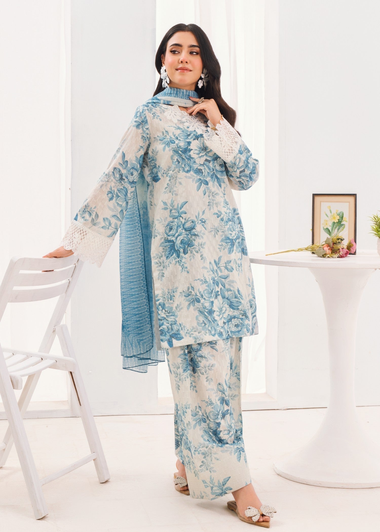 Embroidered Textured Lawn 3-Piece Suit – White, Farshi Shalwar