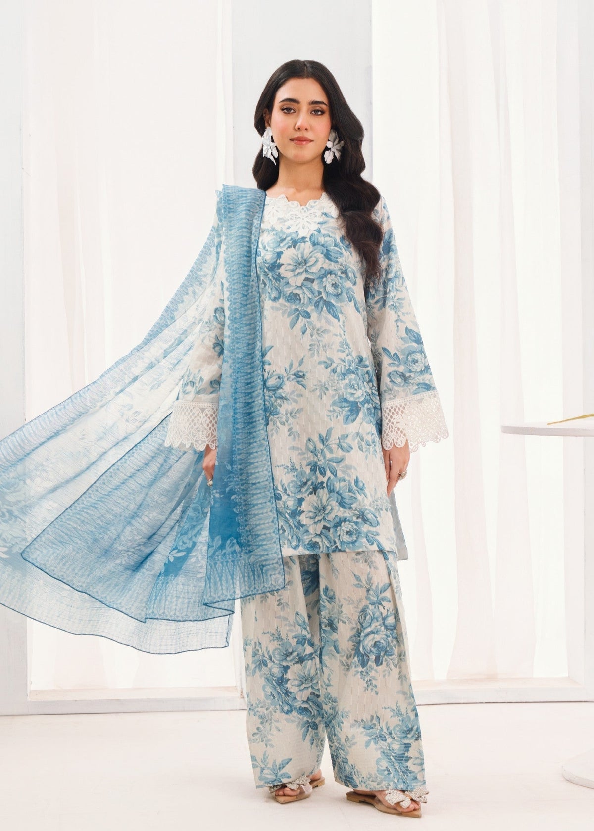 Embroidered Textured Lawn 3-Piece Suit – White, Farshi Shalwar