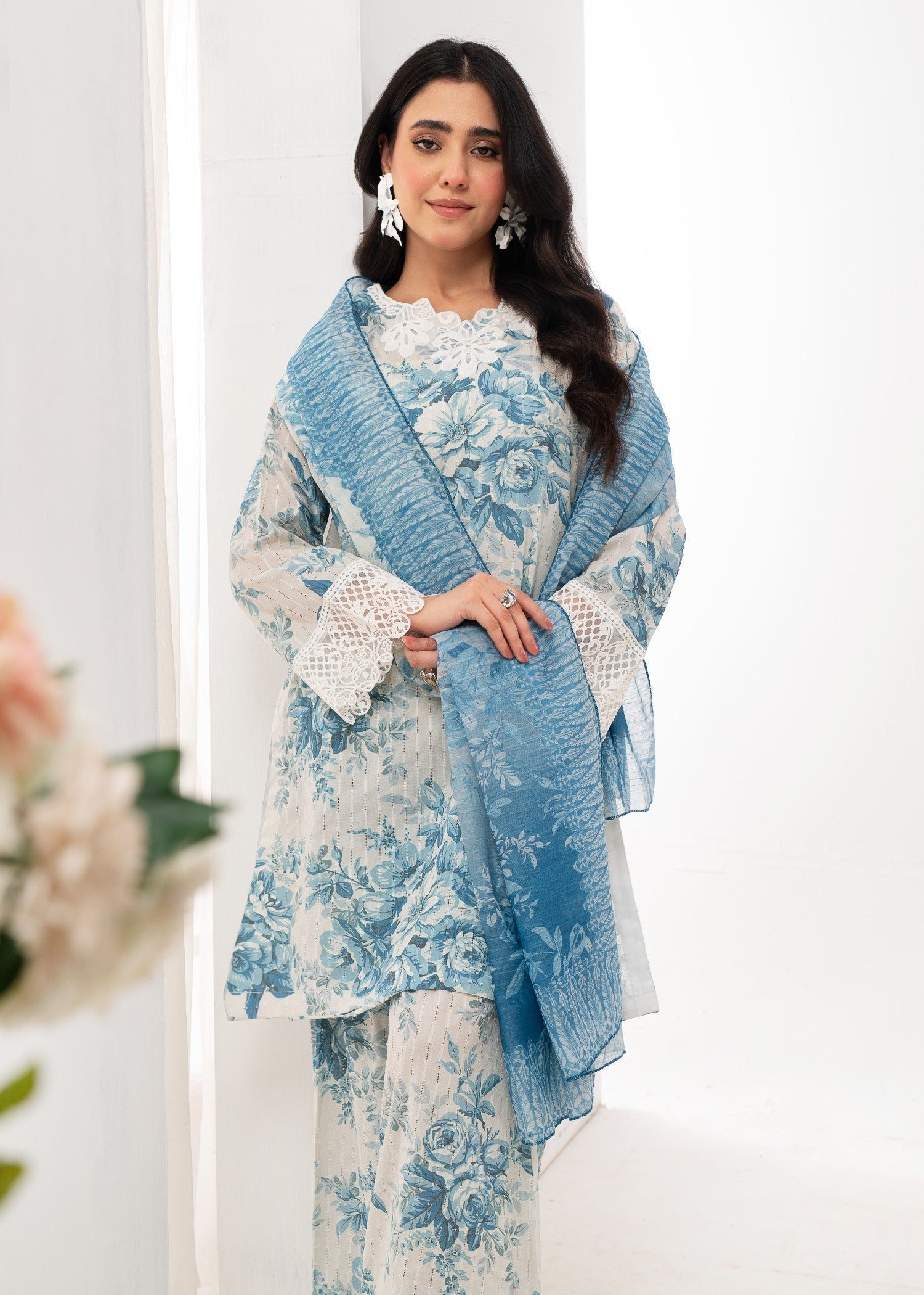Embroidered Textured Lawn 3-Piece Suit – White, Farshi Shalwar