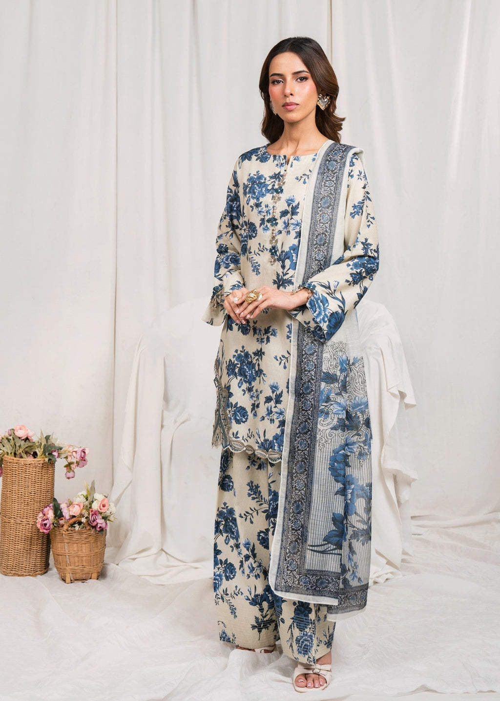 Embroidered Textured Lawn 3-Piece Suit – Ivory, Farshi Shalwar