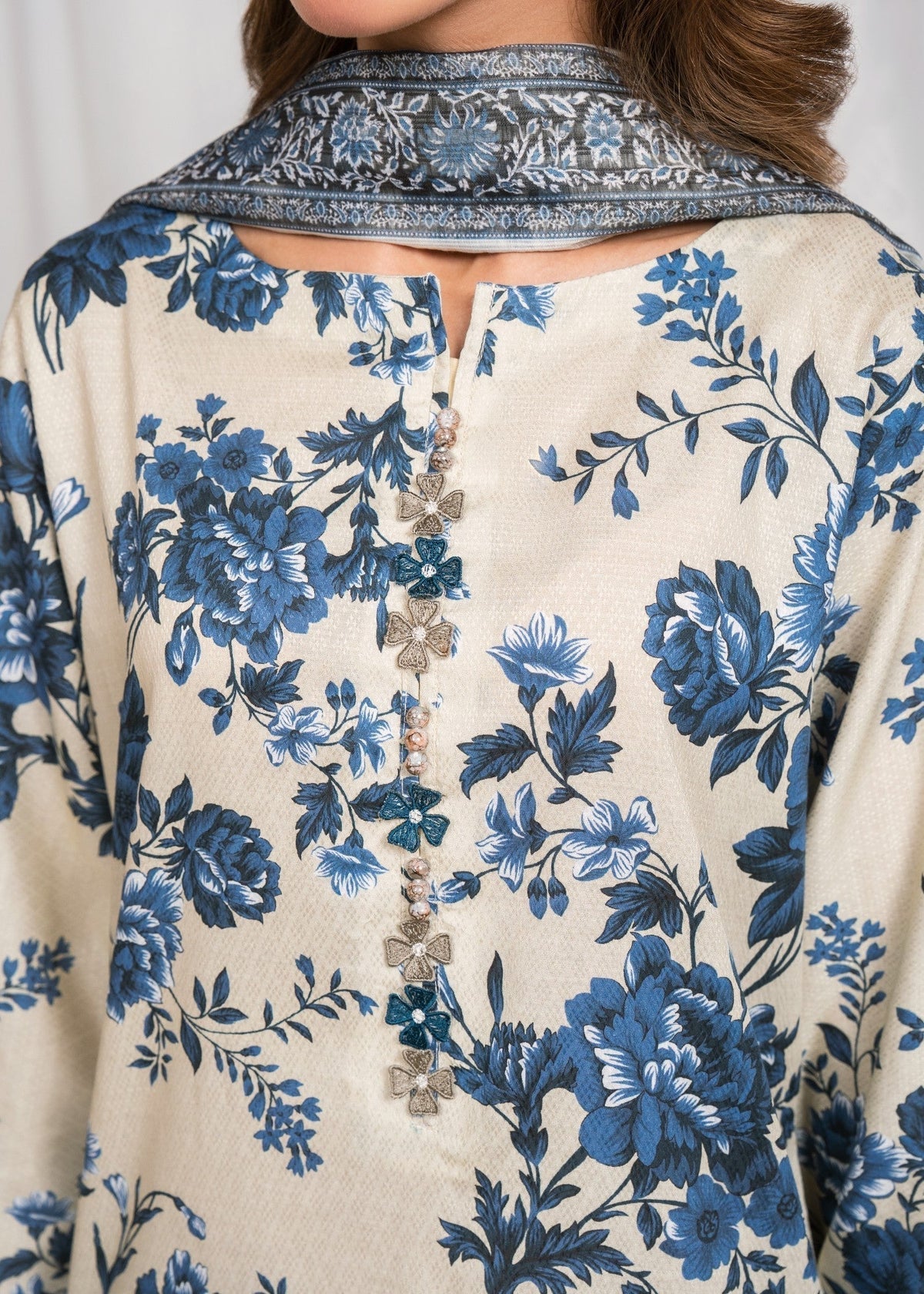 Embroidered Textured Lawn 3-Piece Suit – Ivory, Farshi Shalwar