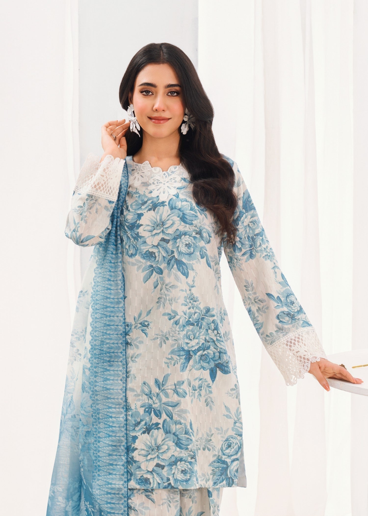 Embroidered Textured Lawn 3-Piece Suit – White, Farshi Shalwar