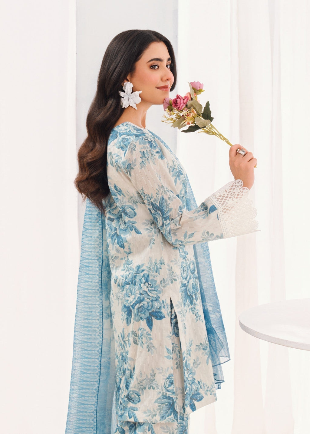 Embroidered Textured Lawn 3-Piece Suit – White, Farshi Shalwar